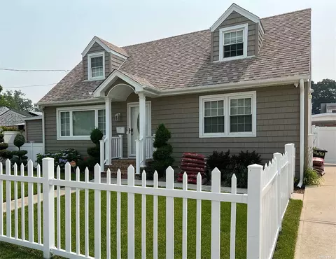 102 Virginia Ave, Hempstead, NY 11550