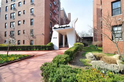 139-15 83 Ave #504, Briarwood, NY 11435