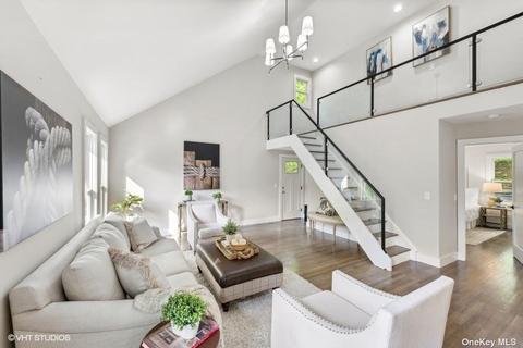 3 Sundown Ct, Huntington, NY 11743