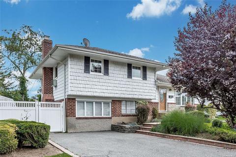 20 Lane Ave, Plainview, NY 11803