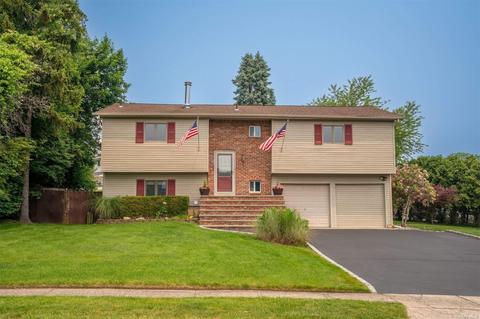 17 Knight Ln, Kings Park, NY 11754