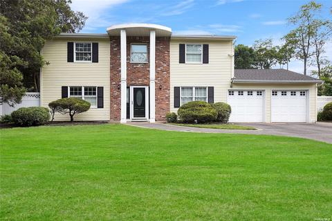 20 Marlo Ln, Hauppauge, NY 11788