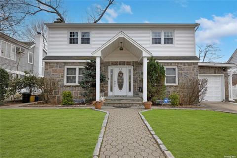 34 Oak Dr, New Hyde Park, NY 11040