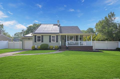 4 Vernon Ln, Centereach, NY 11720