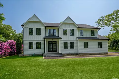 3 End Ct, Saint James, NY 11780