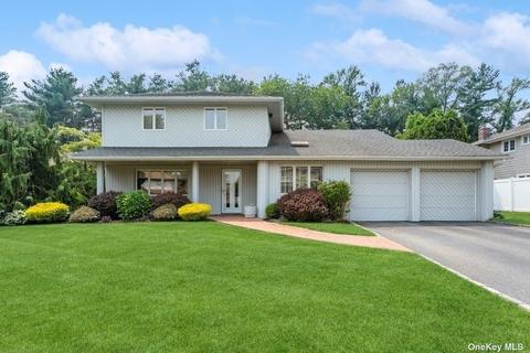 39 Colgate Ln, Woodbury, NY 11797