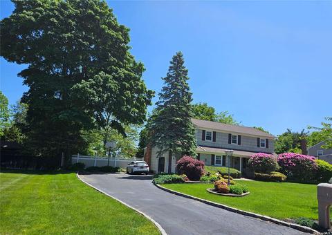 1 S Heritage Pl, Nesconset, NY 11767