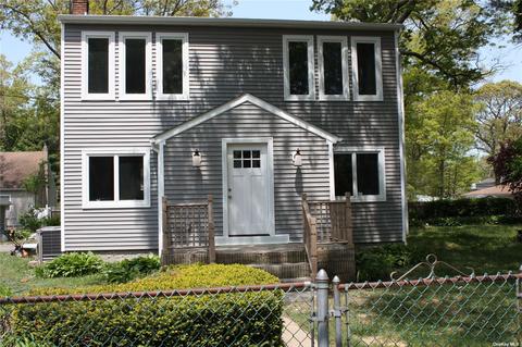 289 Seminole St, Ronkonkoma, NY 11779