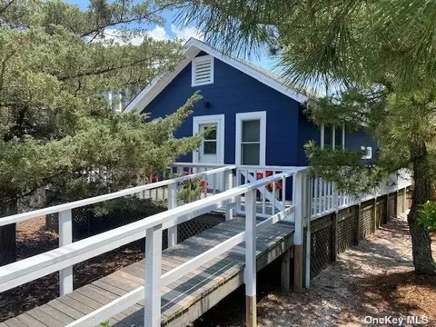 260 East Walk, Sayville, NY 11782