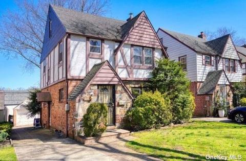 50-27 245th St, Douglaston, NY 11362