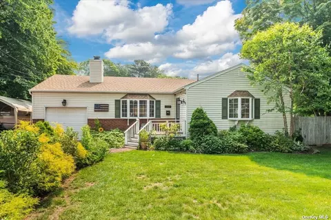1209 Oak Ave, West Islip, NY 11795