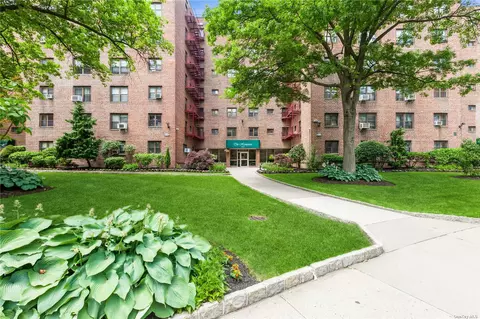 87-10 204th St #A-22, Hollis, NY 11423