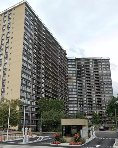2 Bay Club Dr #1U, Bayside, NY 11360