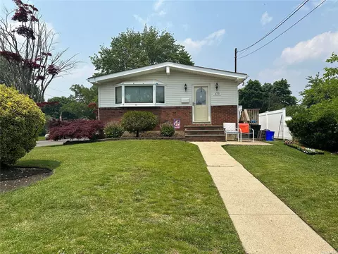 423 Westview Ave, Deer Park, NY 11729