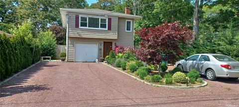 124 Riverside Ave, Flanders, NY 11901