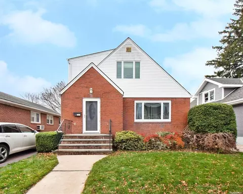 125 N 11th St, New Hyde Park, NY 11040