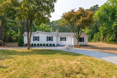 194 Country Rd, Medford, NY 11763