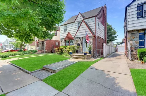 86-12 252nd St, Bellerose, NY 11426
