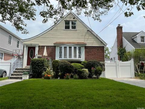 26 Everett St, Valley Stream, NY 11580