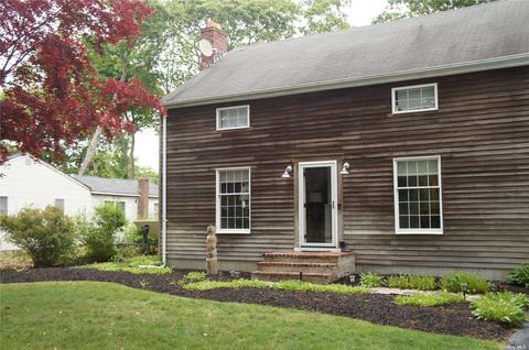 73 Old Neck Rd, Center Moriches, NY 11934
