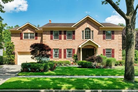 25 Pell Ter, Garden City, NY 11530