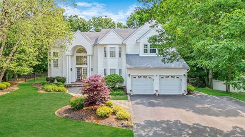22 Hancock Ct, South Setauket, NY 11720