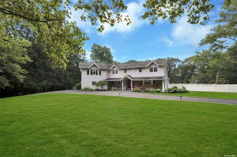24 Buckingham Dr, Dix Hills, NY 11746