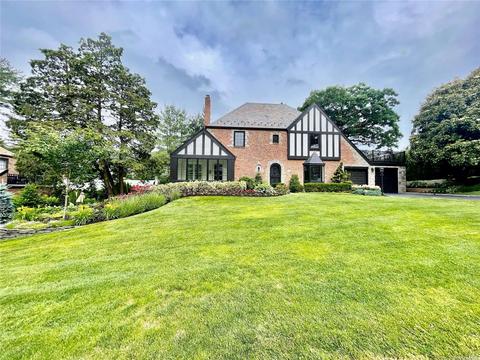 221 Dover Rd, Manhasset, NY 11030