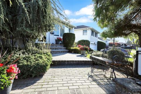 147 Manor St, Plainview, NY 11803
