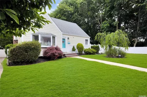690 Oriole Ave, West Hempstead, NY 11552