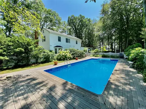 195 Matthews Ln, Cutchogue, NY 11935
