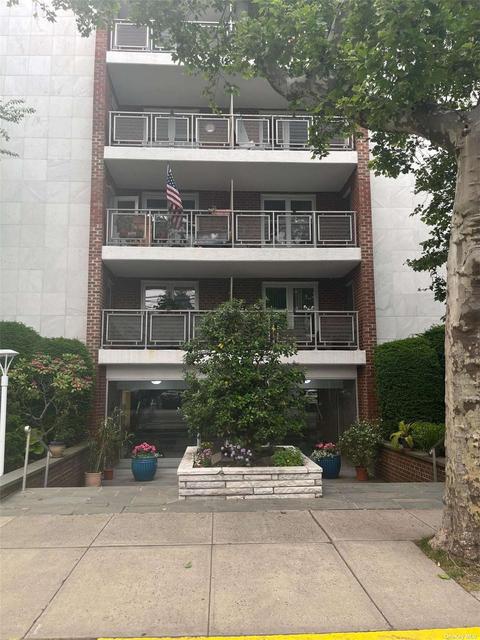100 Brooklyn Ave #1U, Freeport, NY 11520