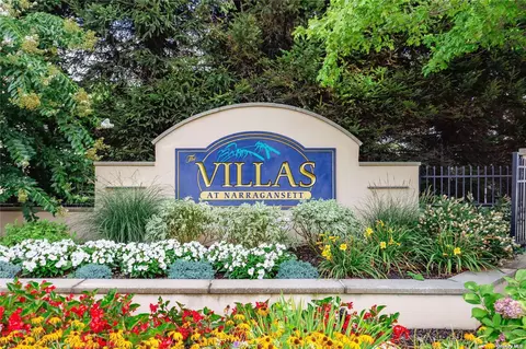833 Narragansett Villas Dr #833, Lindenhurst, NY 11757