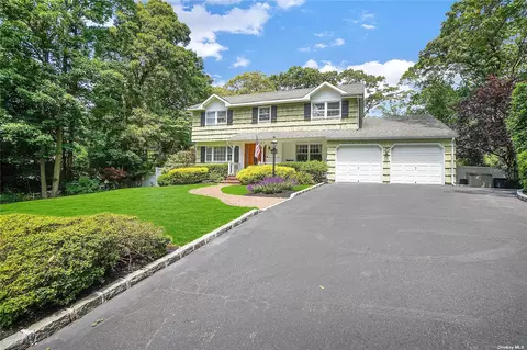 20 Penelope Dr, Setauket, NY 11733