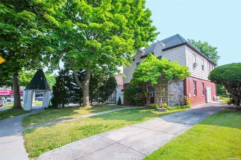 48-11 212th St, Bayside, NY 11364
