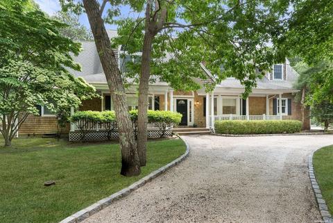 38 Old Depot Rd, Quogue, NY 11959