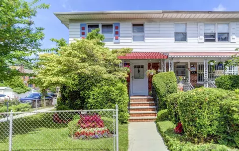 185-01 64th Ave, Fresh Meadows, NY 11365