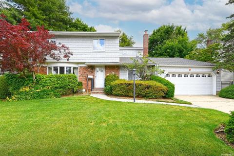 19 Motor Ln, Old Bethpage, NY 11804