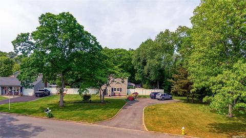 1 Hurtin Blvd, Smithtown, NY 11787