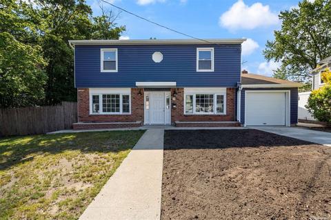 30 Elm St, Freeport, NY 11520