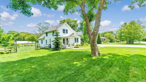 28 River Ave, Eastport, NY 11941