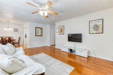 81 Richmond Blvd #4A, Ronkonkoma, NY 11779