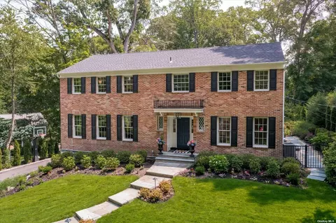 16 Rockwood Rd W, Manhasset, NY 11030