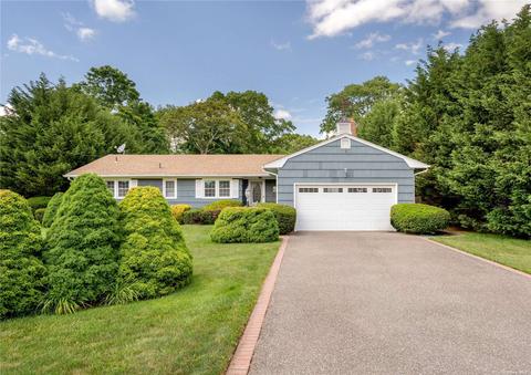 511 Moriches Middle Island Rd, Manorville, NY 11949