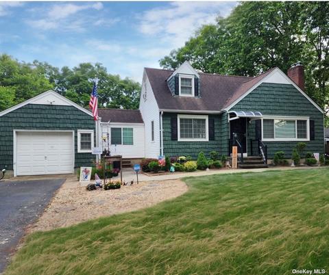 78 Birch St, Islip, NY 11751