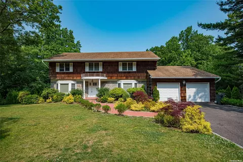 19 Durham Dr, Dix Hills, NY 11746