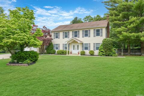 33 Detmer Rd, East Setauket, NY 11733