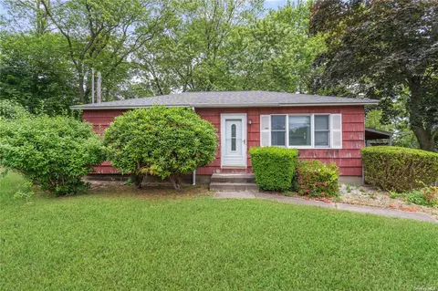 35 John Dr, Farmingville, NY 11738