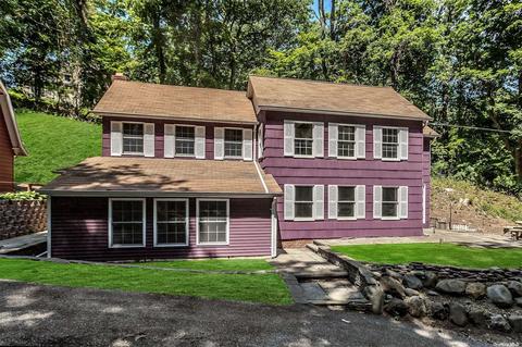 2 Daphne Ln, Centerport, NY 11721