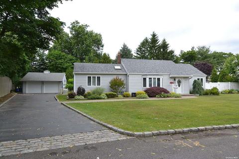 50 Maple Dr, Deer Park, NY 11729